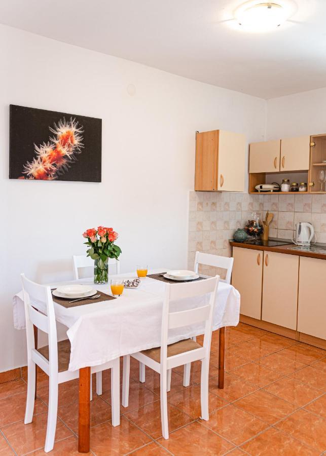 Korallion Apartment ชิเบนิก ภายนอก รูปภาพ