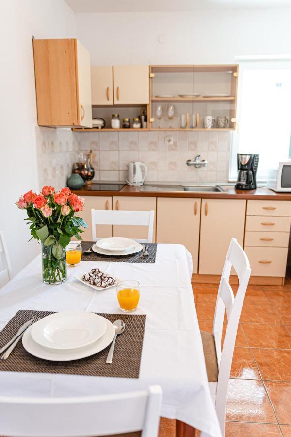 Korallion Apartment ชิเบนิก ภายนอก รูปภาพ
